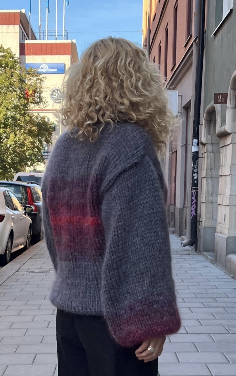 Handstickad mohairtröja, med puffärm