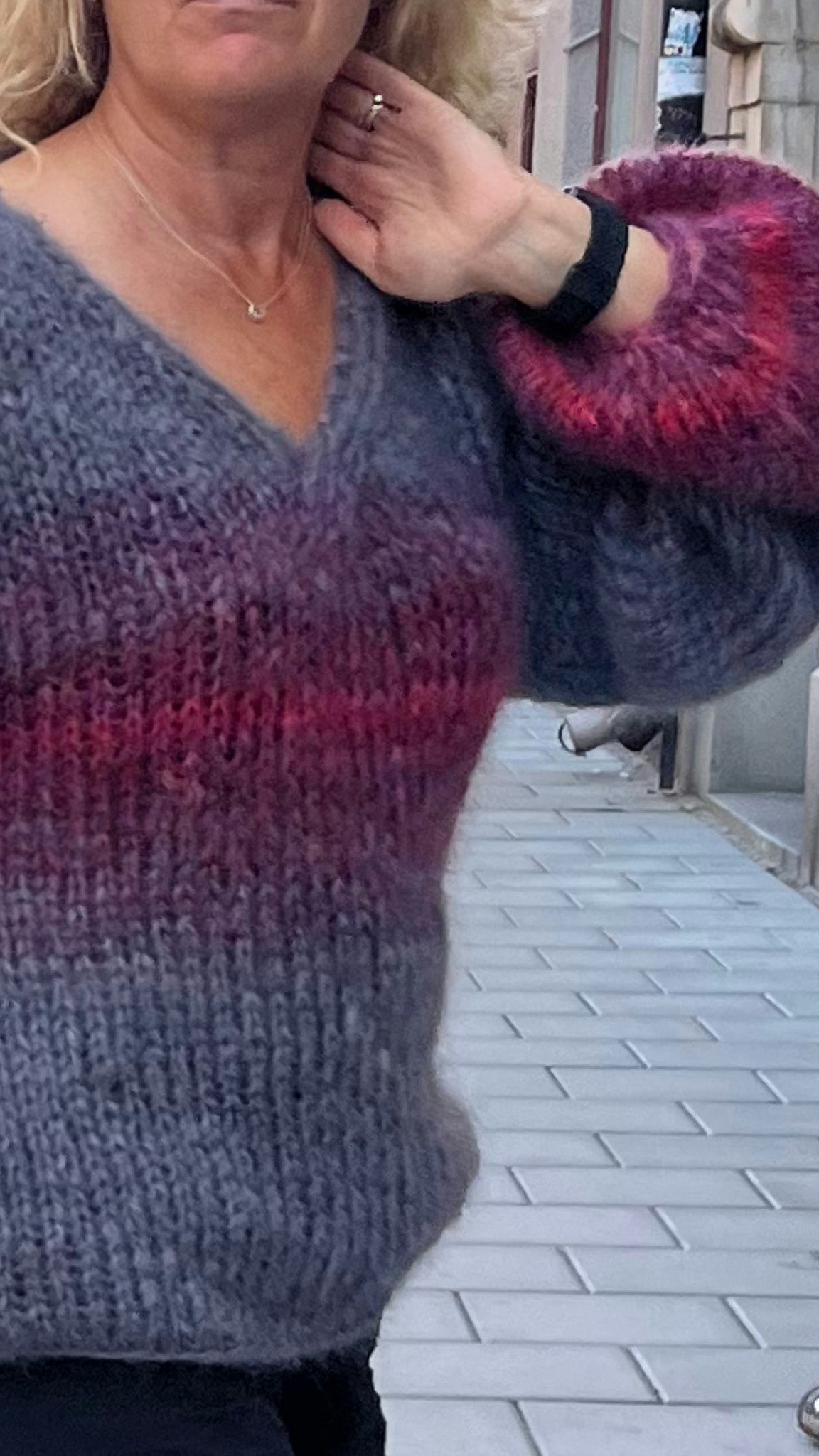 Handstickad mohairtröja, med puffärm