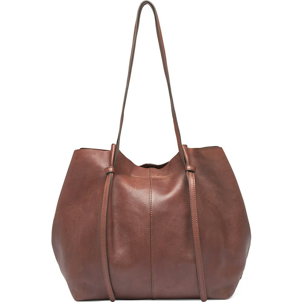 Shopper bag i mjukt skinn, med långa axelband, fin vardagsbag som rymmer den lilla datorn eller ipaden, från Depeche.