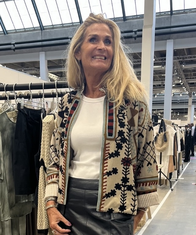 Tisvilde jacket, kort broderad jacka i bomull, i bohemisk stil.