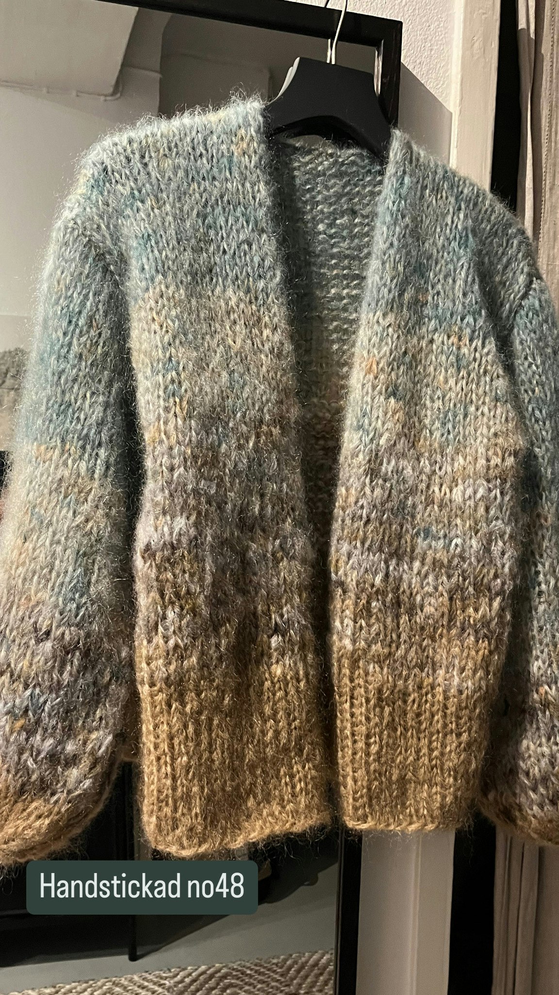 handstickad mohairkofta nr 48 med puffärm i mohair, ull, silke alla är unika koftor