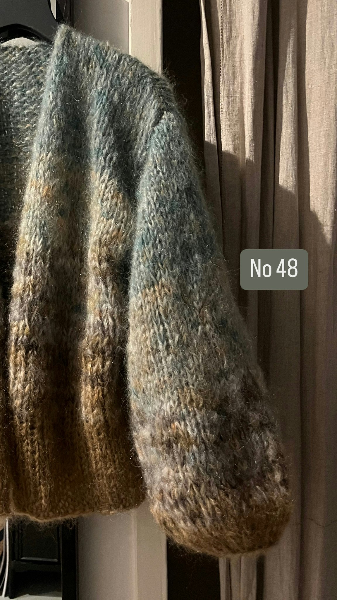 handstickad mohairkofta nr 48 med puffärm i mohair, ull, silke alla är unika koftor