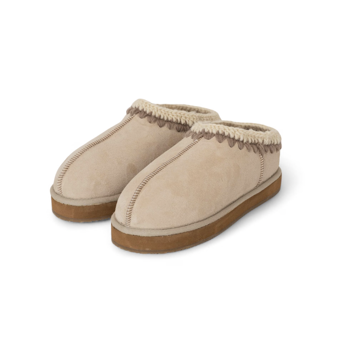 Shepherd Izzy Fårskinnssko i en slip-in modell som är enkel att kliva i och ur. Broderad söm upptill och kantband i textil.