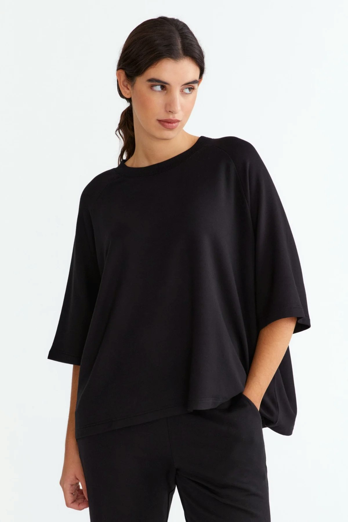 Sweatshirt med kort ärm i skön bambu i färgen black från Movesgood