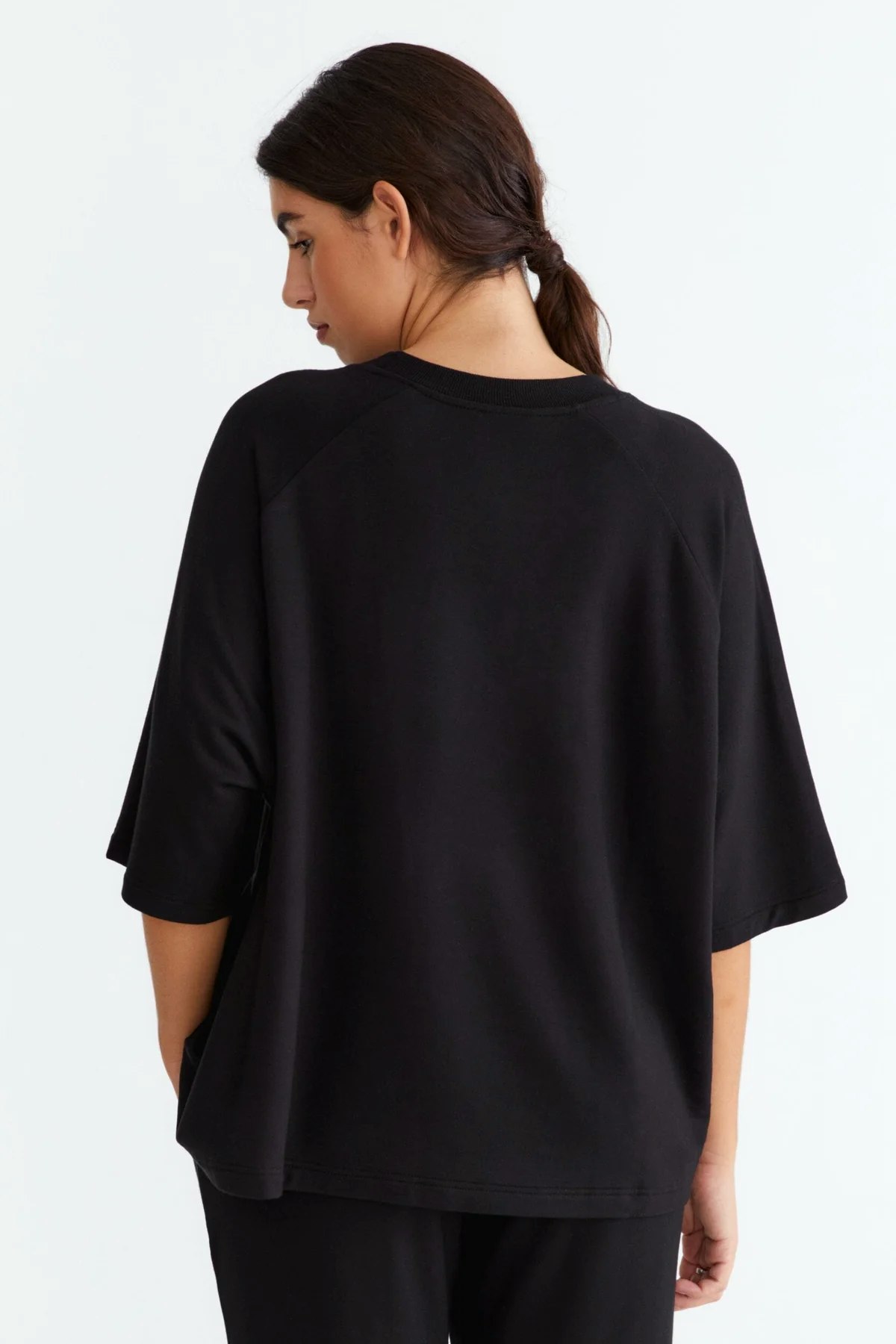 Sweatshirt med kort ärm i skön bambu i färgen black från Movesgood