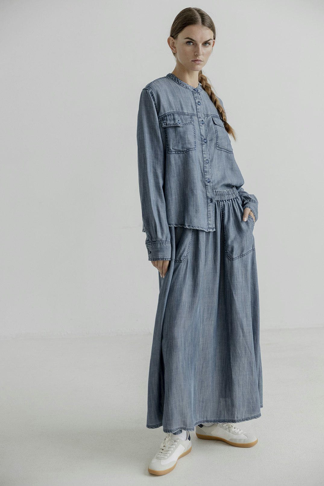 Lång vid kjol i tencel med denimlook, från Porject AJ117.