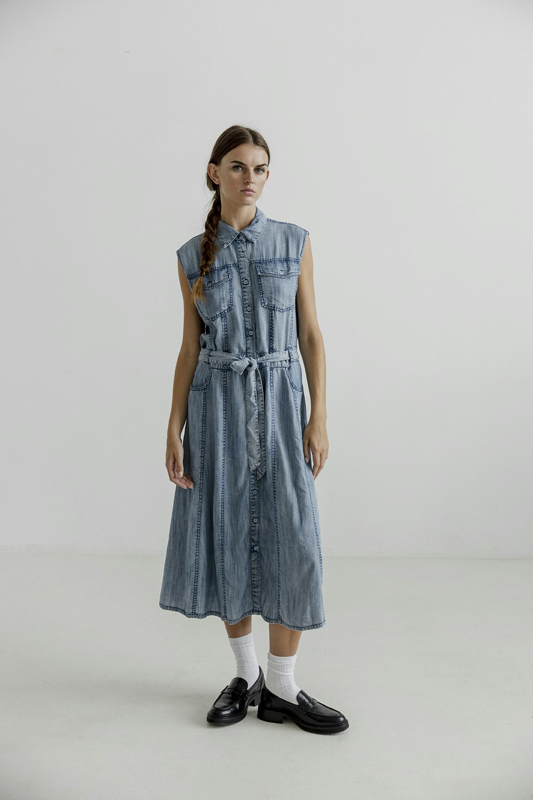 Kenna dress, en klänning i mjuk tencel i denimlook, från Project AJ117