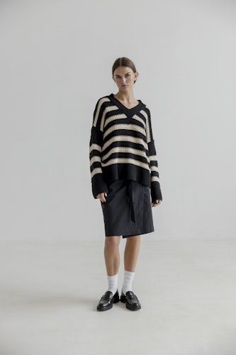 Aida Knit V-neck Black - Slutsåld!