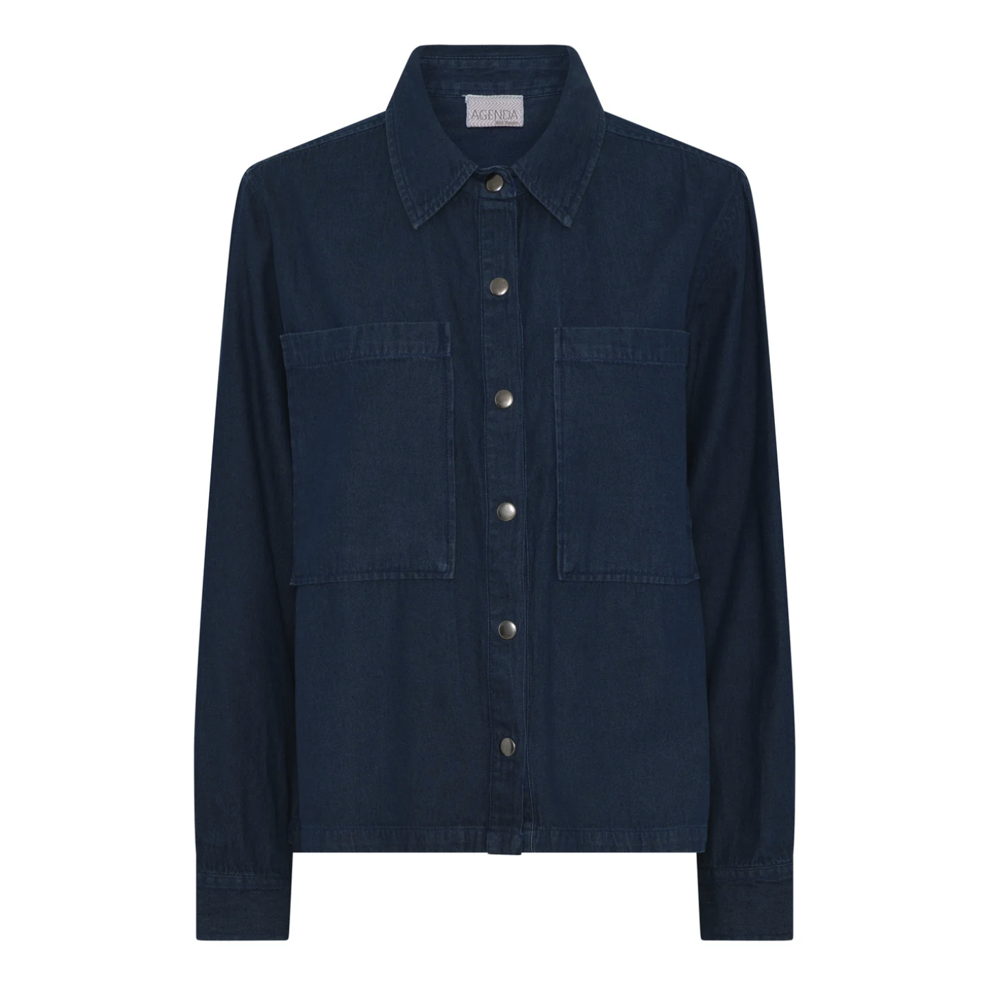 Feodora shirt, en skjortjacka i denimblått med knappar framtill från danska Agenda with Passion.