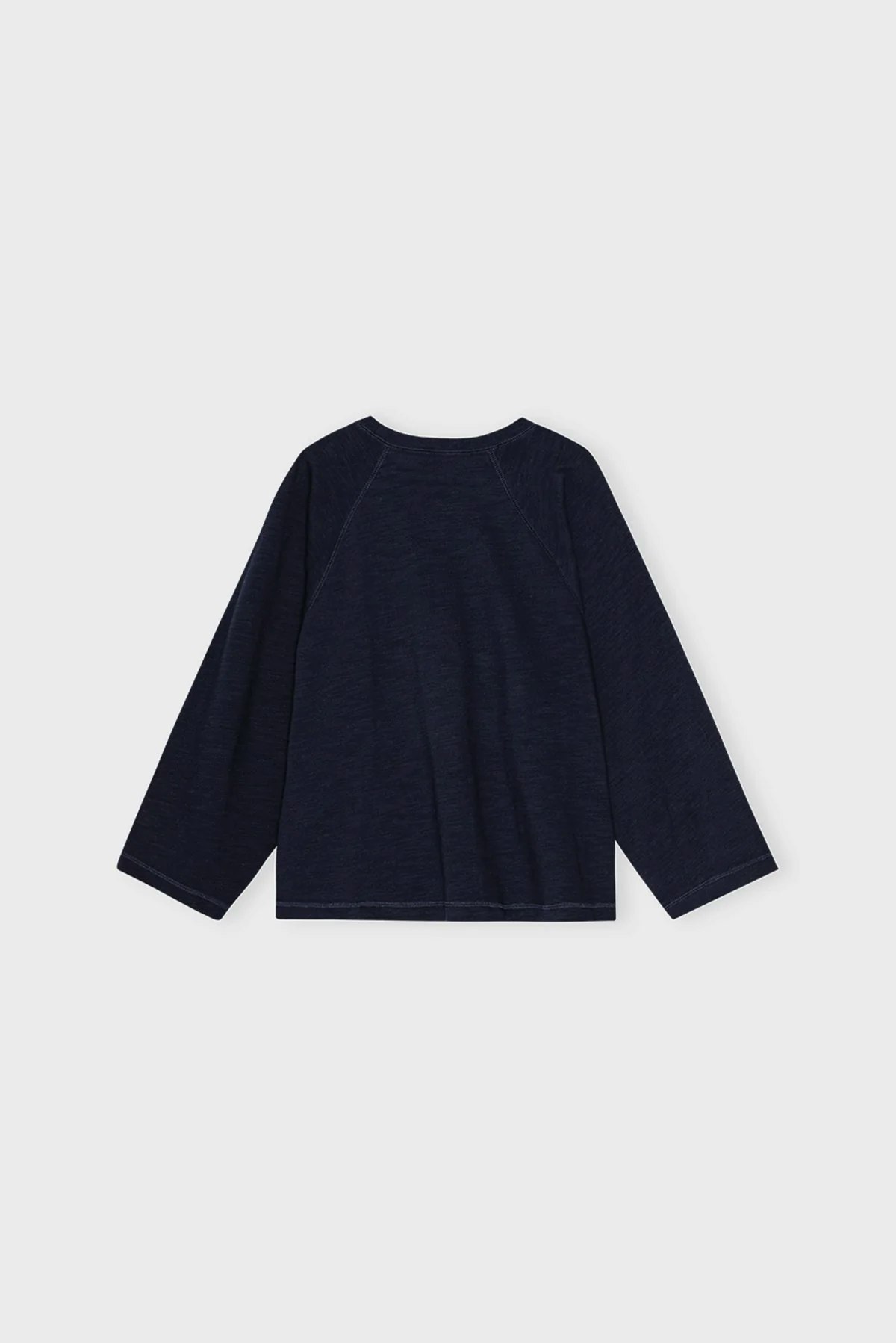 Earth Sweat Dark Navy från Moshi Moshi Mind, en sweatshirt i oversize modell med vid ärm i organic cotton.