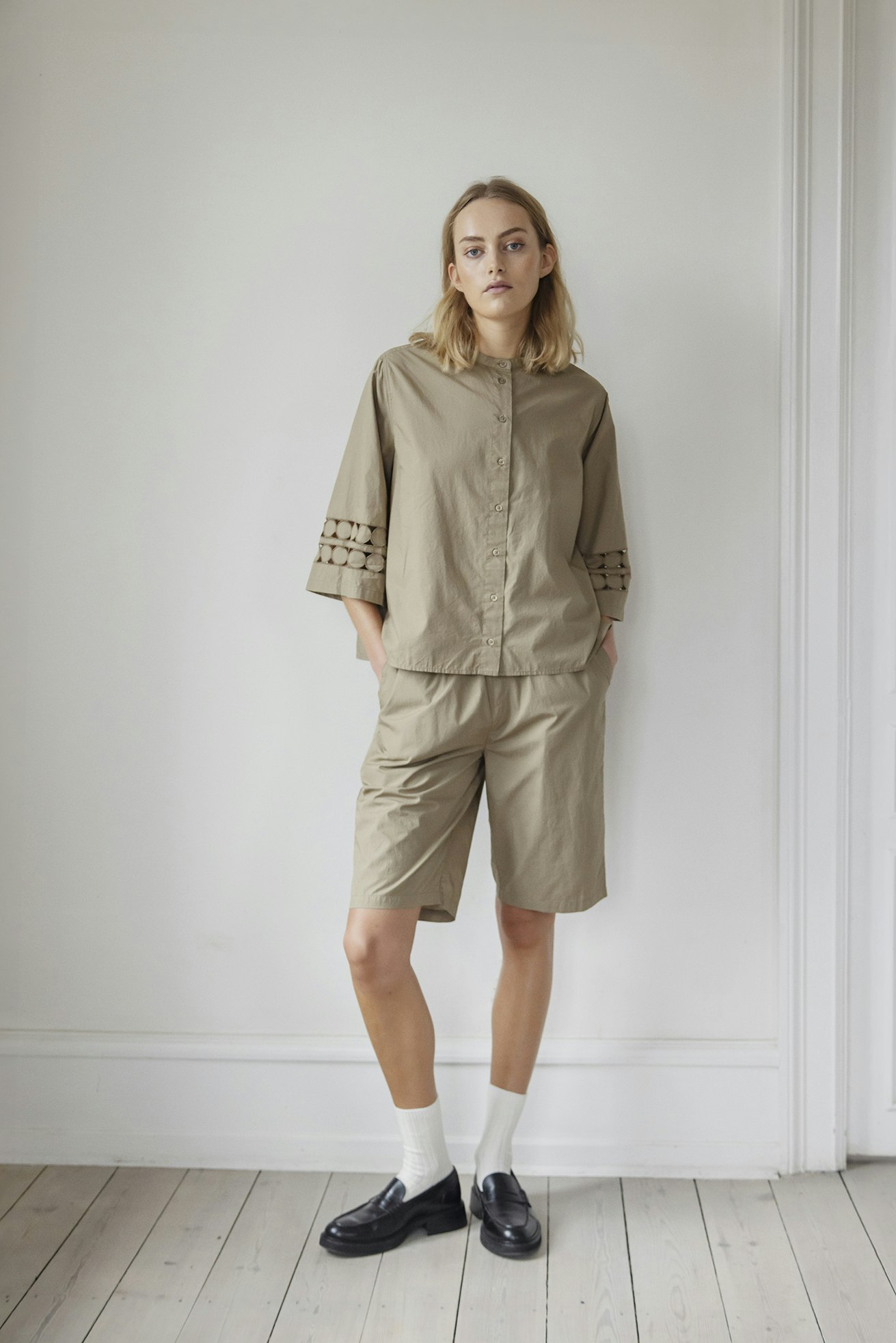 PJ shorts long, shorts i bermudamodell, med knyt upptill och fickor. Organic cotton poplin från Project AJ117