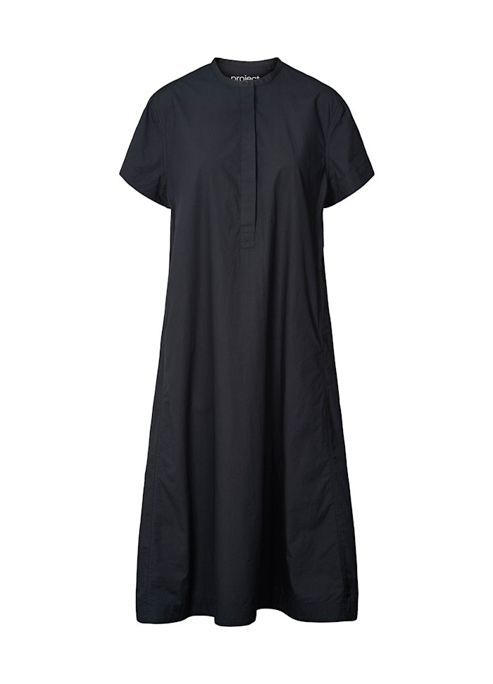 Harietta shirtdress, en skjortklänning med kort ärm och fickor i organic cotton poplin, från Project AJ117.