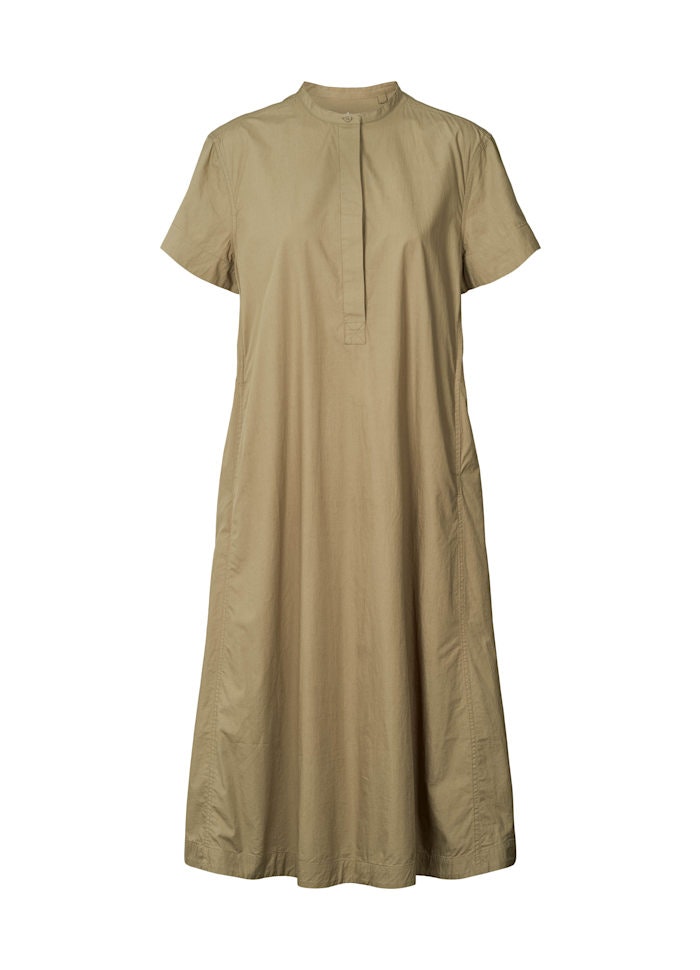 Harietta shirtdress, en skjortklänning med kort ärm och fickor i organic cotton poplin, från Project AJ117.