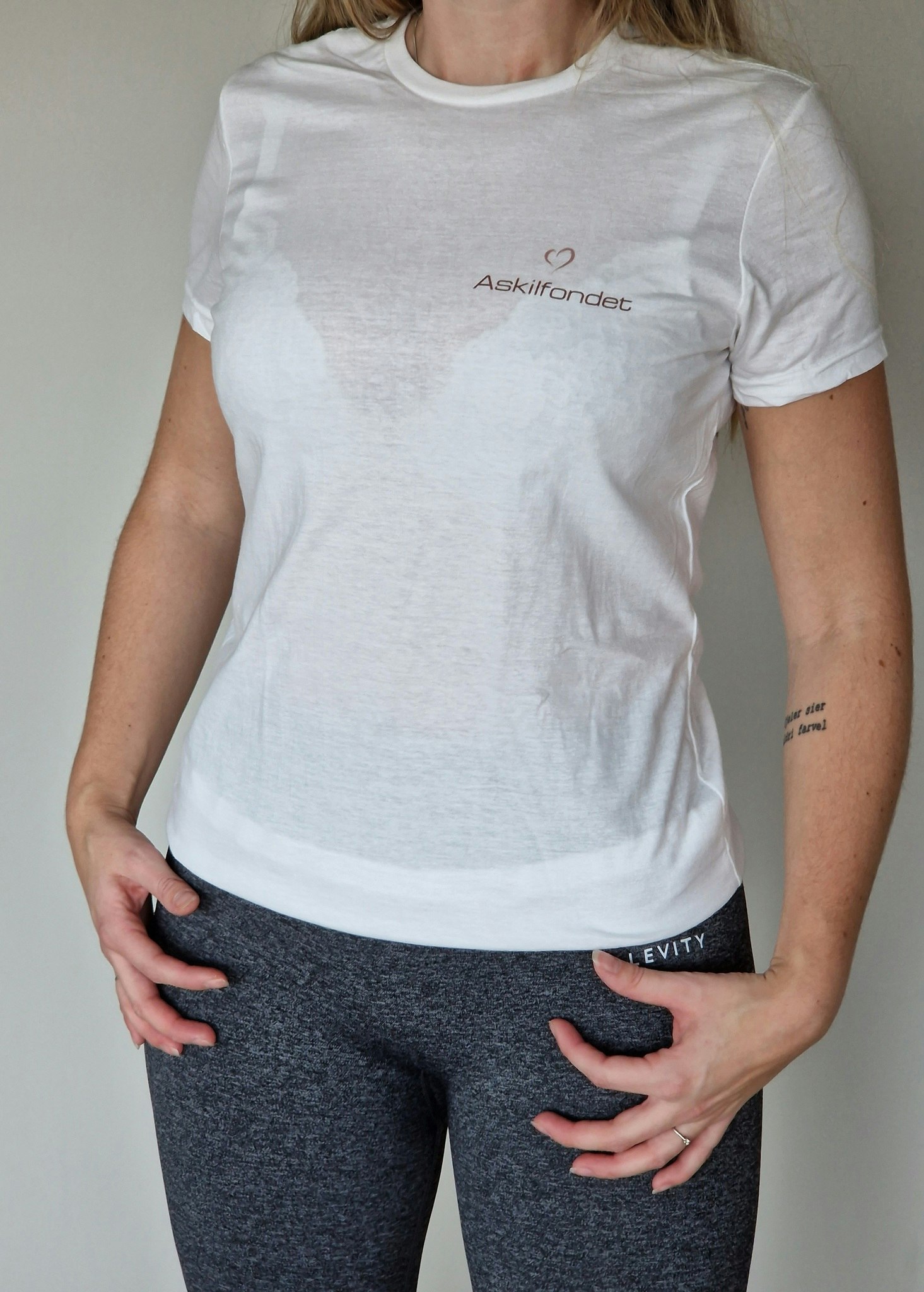 T-skjorte dame, liten logo - Askilfondet