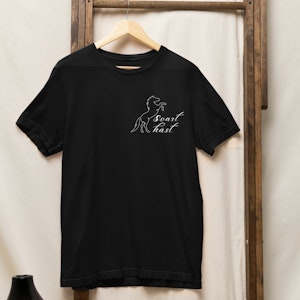 T-shirt: Svart häst [svart]