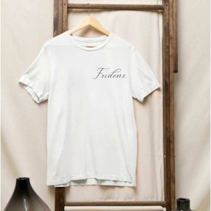 T-shirt: Fridens [vit]