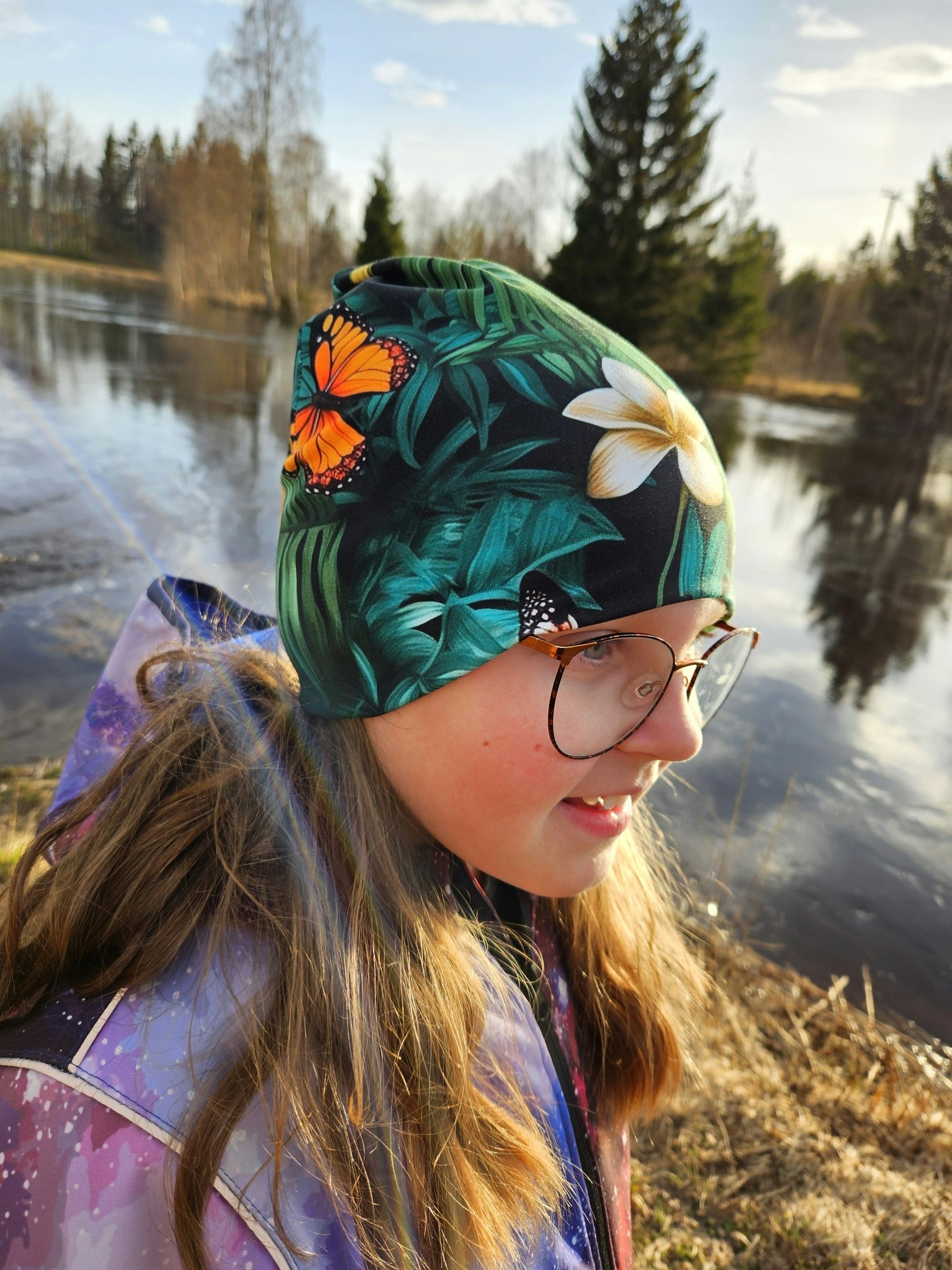 Mössa - Fjäril [grön botten]