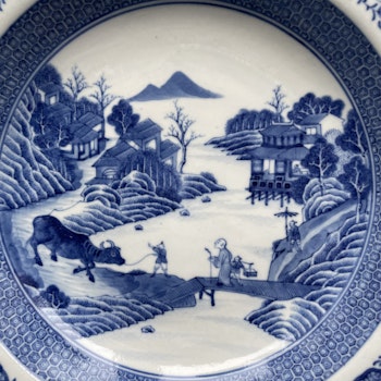 Antique Chinese Export Blue and White Rococo Porcelain plate , Qianlong #1281