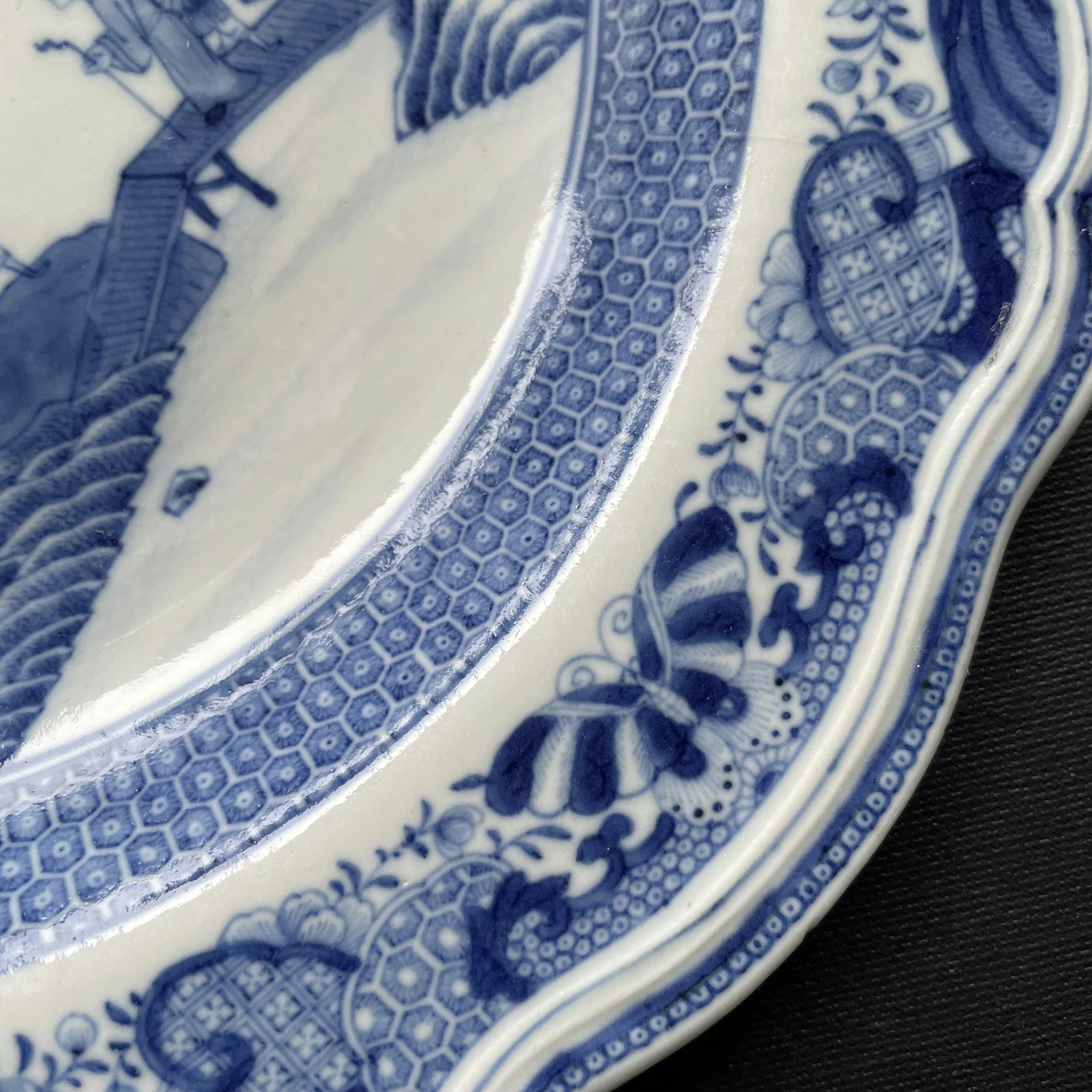 Antique Chinese Export Blue and White Rococo Porcelain plate , Qianlong #1281