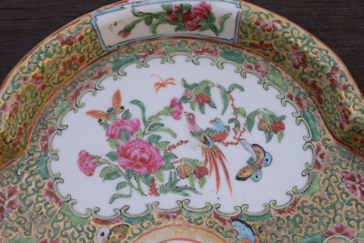 Antique flower shaped Chinese Export Famille Rose Canton Medallion dish