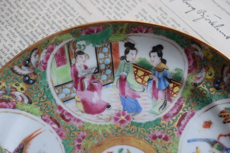 Antique Chinese Canton Rose Medallion dish with melon reserves famille rose #306