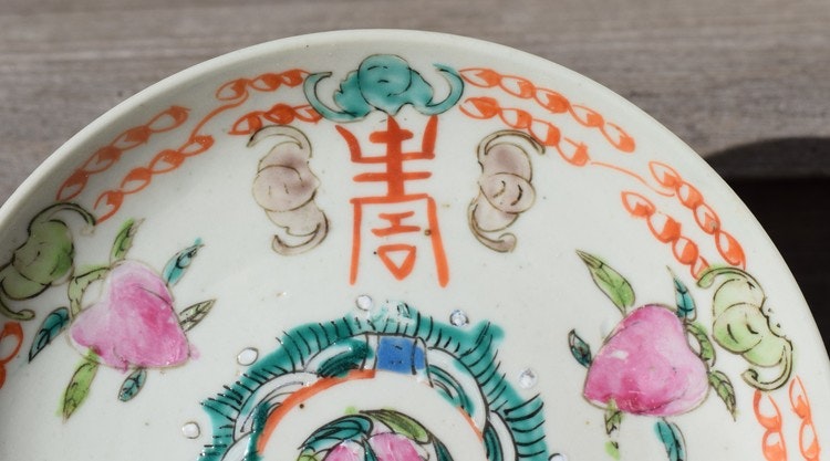 Antique chinese famille rose plate decorated with peach & bats Guangxu