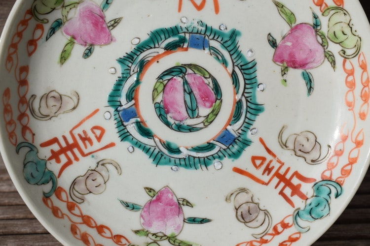 Antique chinese famille rose plate decorated with peach & bats Guangxu