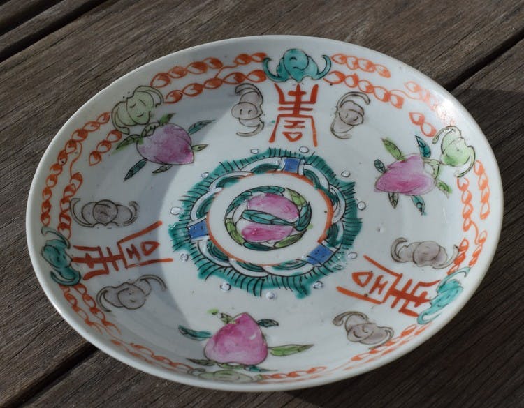 Antique chinese famille rose plate decorated with peach & bats Guangxu