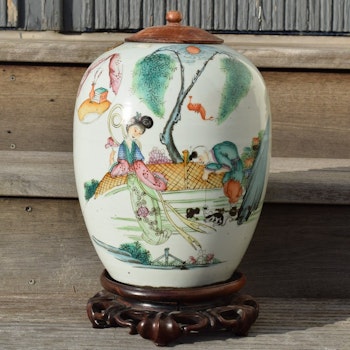 Antique Chinese Porcelain Ginger Jar with wooden lid Late Qing or Republic