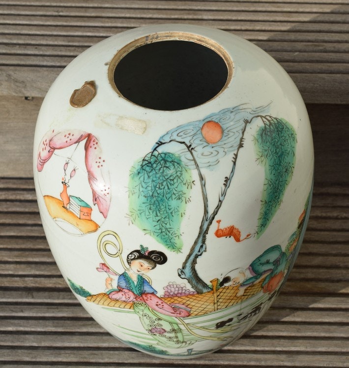 Antique Chinese Porcelain Ginger Jar with wooden lid Late Qing or Republic