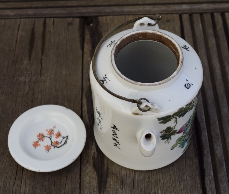 Antique Chinese Porcelain Teapot from early republic