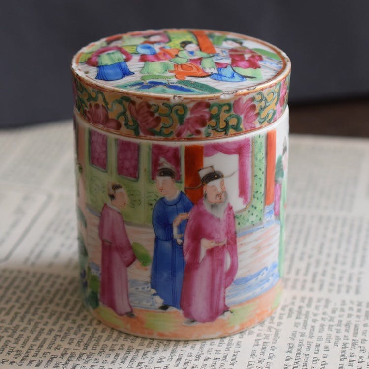 Antique Chinese rose mandarin cylindrical lidded box Daoguang Qing Dynasty