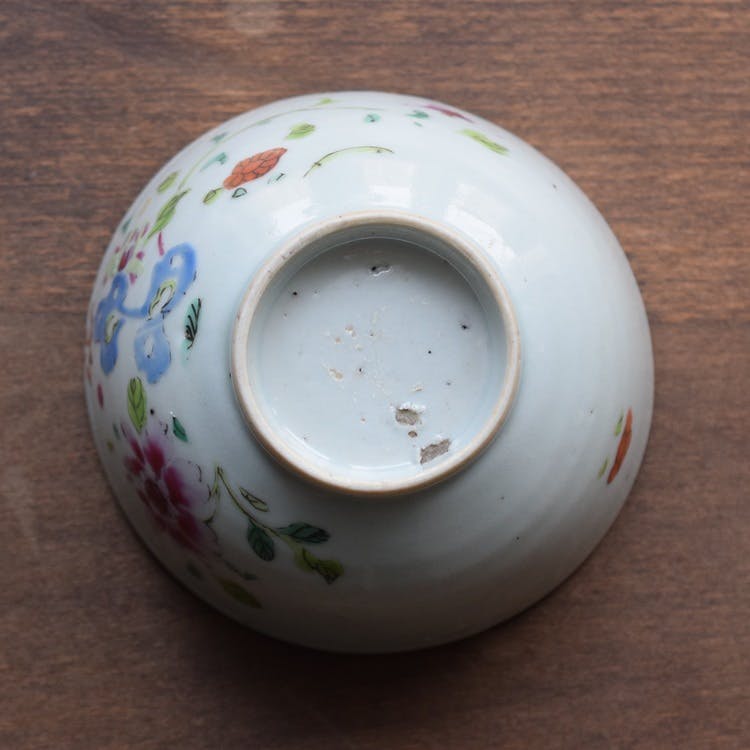 Antique Chinese porcelain bowl first half of 18th C Yongzheng / Qianlong