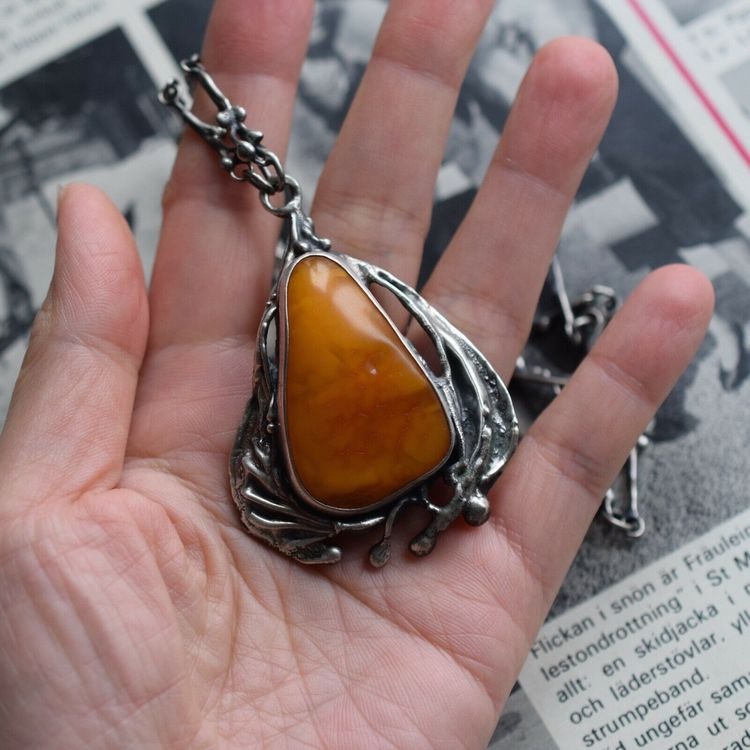 Natural amber pendant with silver Butterscotch Handcraft 1970's 46g Vintage  - Nordic Antiques Sweden