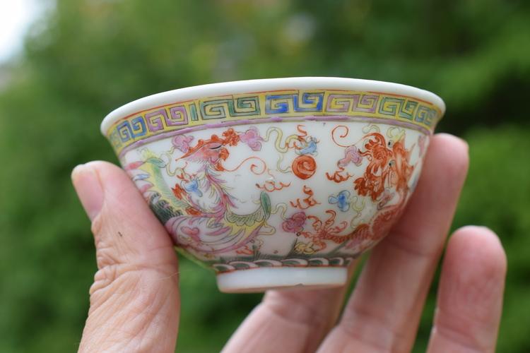 Chinese antique porcelain famille rose double dragon pattern large bowl