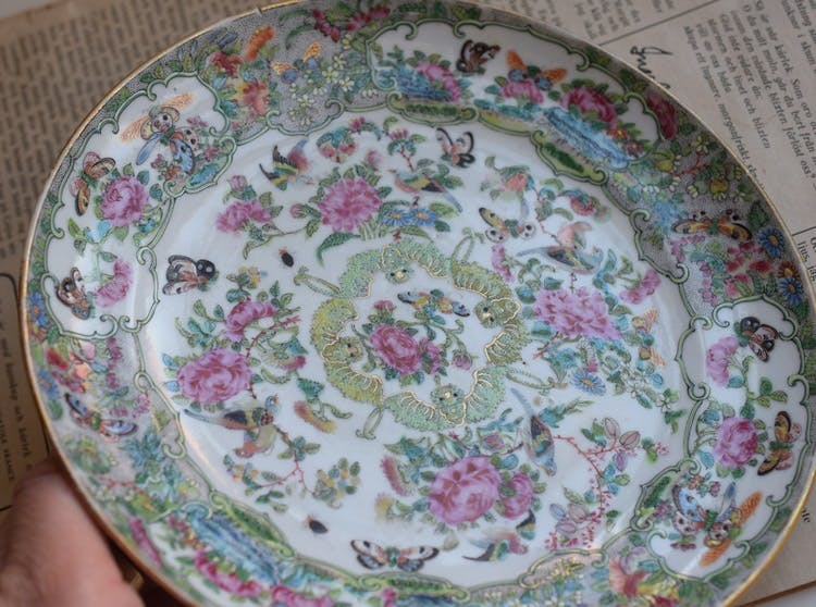 Antique rare Chinese Canton Rose Butterfly dish with bats famille rose #379