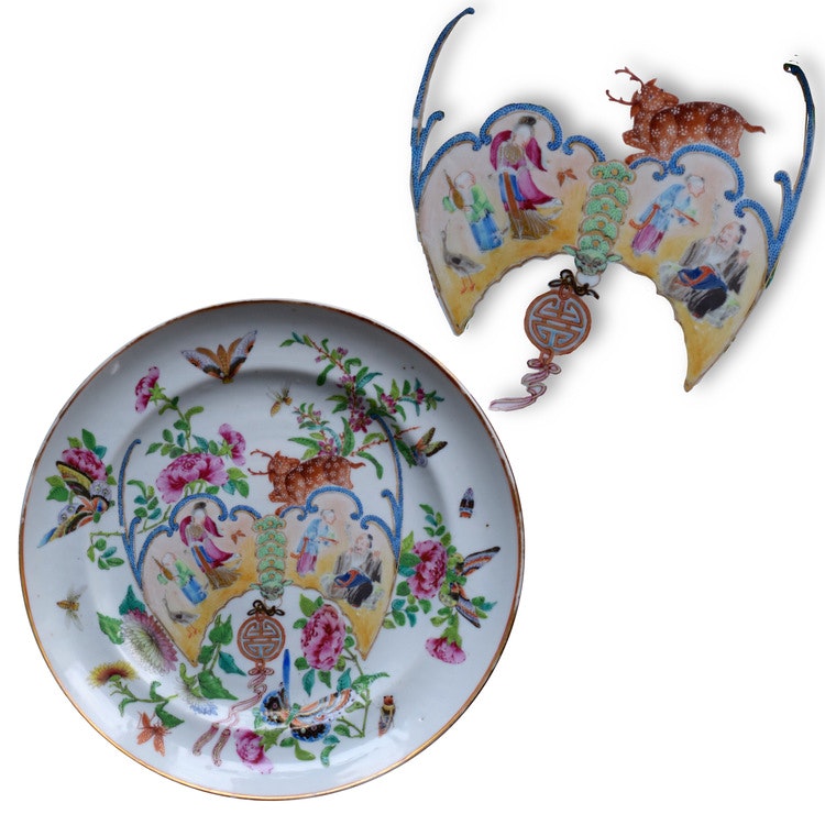 Antique Chinese famille rose mandarin Canton plate with auspicious bats, Jiaqing / Daoguang