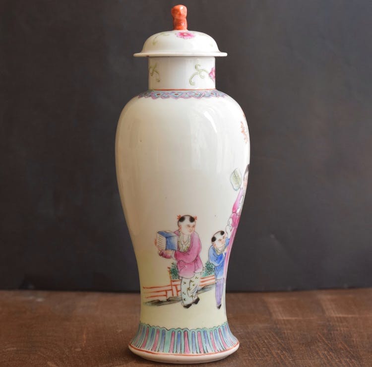 Chinese famille rose Porcelain lidded vase mid early 1900s republic period #539