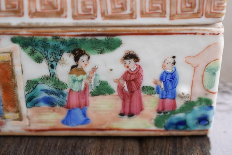 Antique Chinese Canton Mandarin Enamel Brush Box, Daoguang period