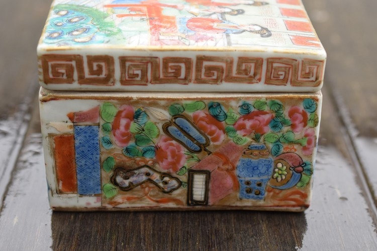 Antique Chinese Canton Mandarin Enamel Brush Box, Daoguang period