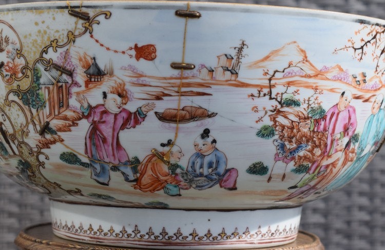 Large Qianlong period Punch Bowl