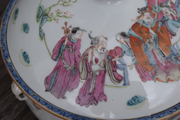 A large tureen Tongzhi period in polychrome decoration