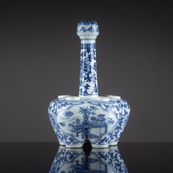 Tulip vase in underglaze blue and white, Qing Dynasty