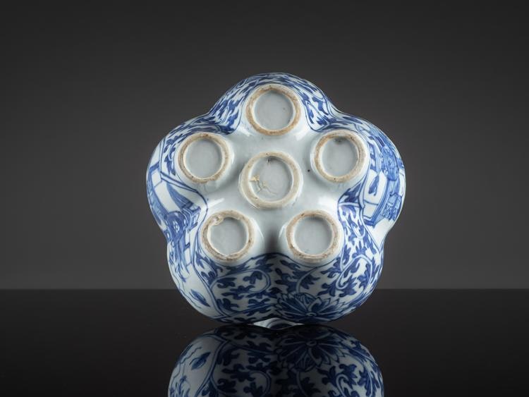 Tulip vase in underglaze blue and white, Qing Dynasty