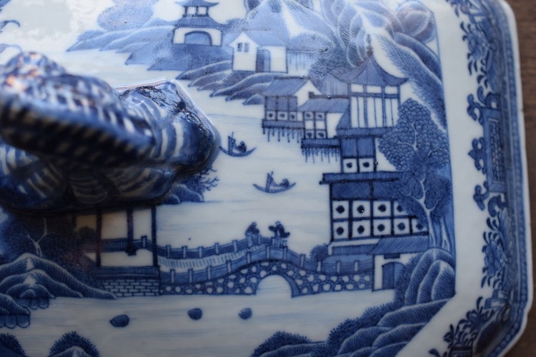 Antique Chinese Export Blue and White Porcelain Tureen, Qianlong period