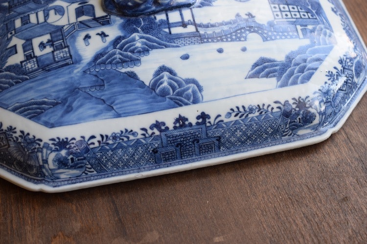 Antique Chinese Export Blue and White Porcelain Tureen, Qianlong period