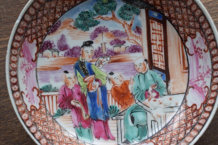 18th Century Chinese Rose Mandarin saucer, Qianlong Period, Qing Dynasty