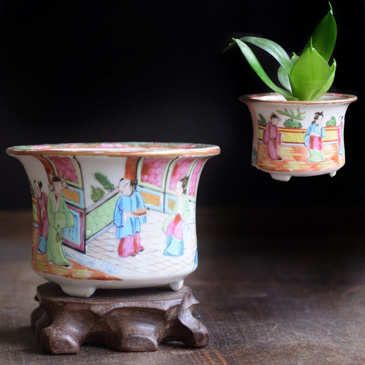 Antique Chinese famille rose mandarin Canton catche pot planter mid 19th Century