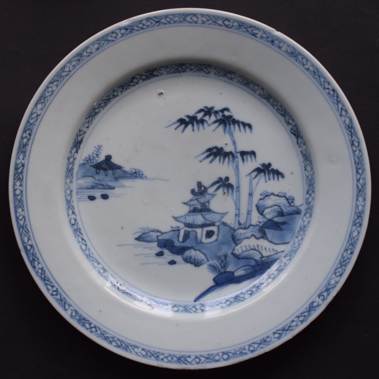 Antique Chinese Porcelain plate in Blue & White Qianlong 18th century #582