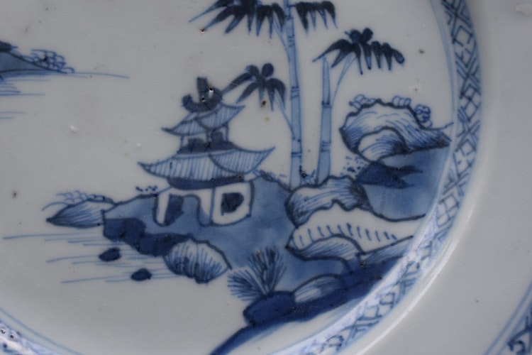 Antique Chinese Porcelain plate in Blue & White Qianlong 18th century #582